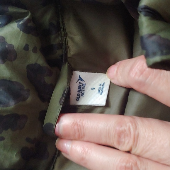 OLD NAVY ACTIVE ANIMAL PRINT PUFFER JACKET - Picture 4 of 7